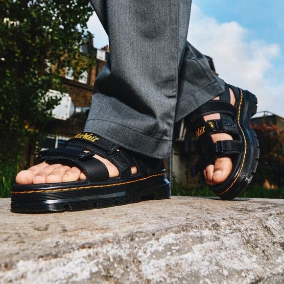DR MARTENS AIRWAIR SANDALS LEATHER PEARSON SZ 5.5 TRACT OUTSOLE TOUGH ICONIC - Picture 1 of 16